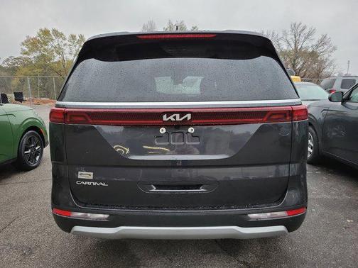 2024 Kia Carnival LX