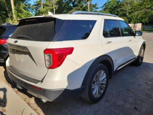 Star White Metallic Tri-Coat 2022 Ford Explorer Limited