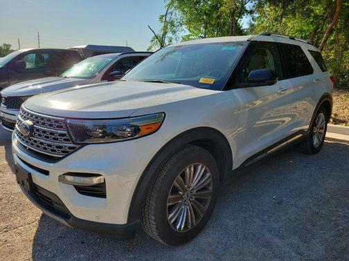 Star White Metallic Tri-Coat 2022 Ford Explorer Limited