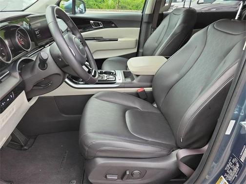 2024 Kia Carnival EX