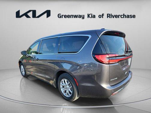 2023 Chrysler Pacifica Touring-L