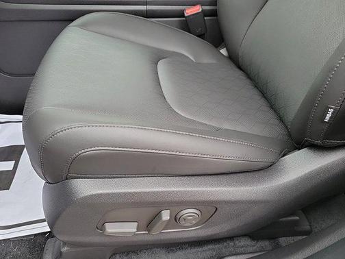 2025 Kia Carnival SX