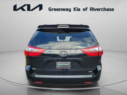 2020 Toyota Sienna XLE