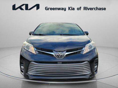 2020 Toyota Sienna XLE