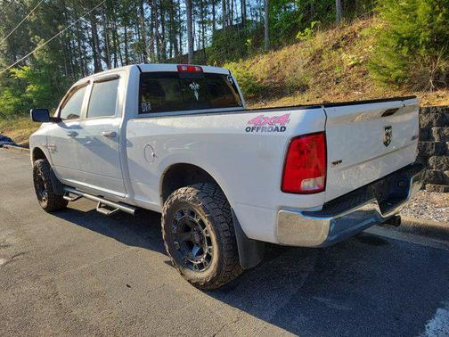 Bright White Clearcoat 2020 RAM 1500 Classic SLT