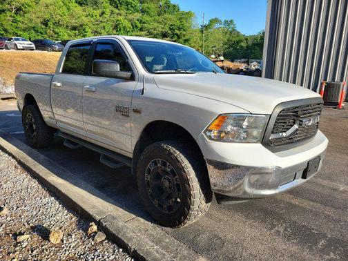 Bright White Clearcoat 2020 RAM 1500 Classic SLT