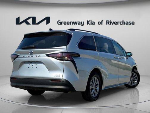 2024 Toyota Sienna XLE