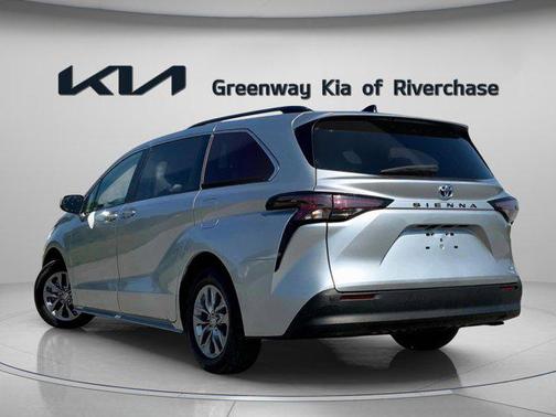 2024 Toyota Sienna XLE