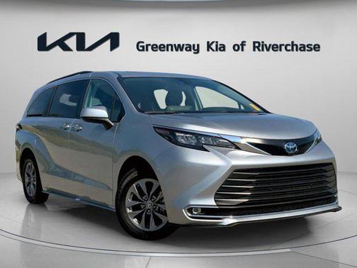 2024 Toyota Sienna XLE