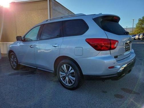 2019 Nissan Pathfinder SL