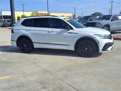2022 Volkswagen Tiguan 2.0T SE R-Line Black