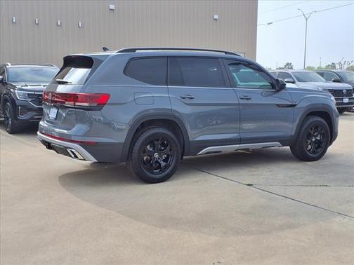 2025 Volkswagen Atlas 2.0T Peak Edition
