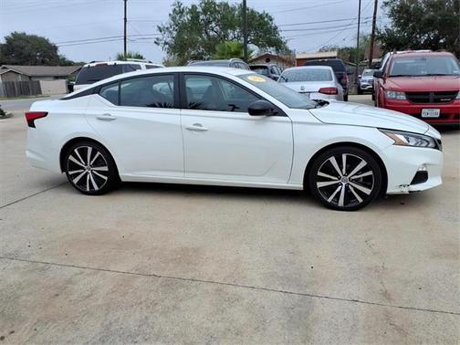 2022 Nissan Altima 2.5 SR