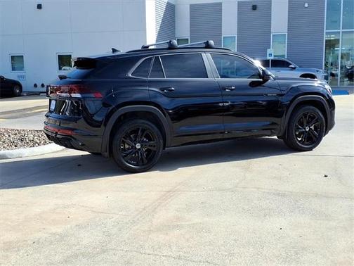 2026 Volkswagen Atlas Cross Sport 2.0T SEL R-Line Black