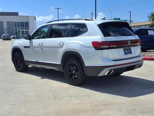 2024 Volkswagen Atlas 2.0T Peak Edition SEL