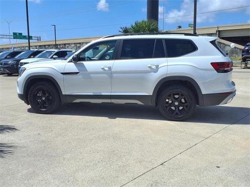 2024 Volkswagen Atlas 2.0T Peak Edition SEL