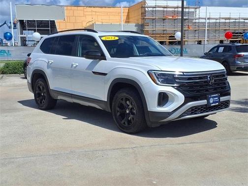 2024 Volkswagen Atlas 2.0T Peak Edition SEL