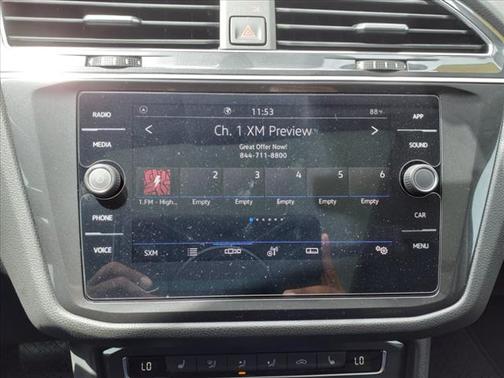 Photo 5 of 30 of 2021 Volkswagen Tiguan 2.0T SE