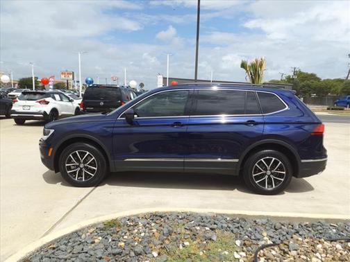 Photo 2 of 30 of 2021 Volkswagen Tiguan 2.0T SE
