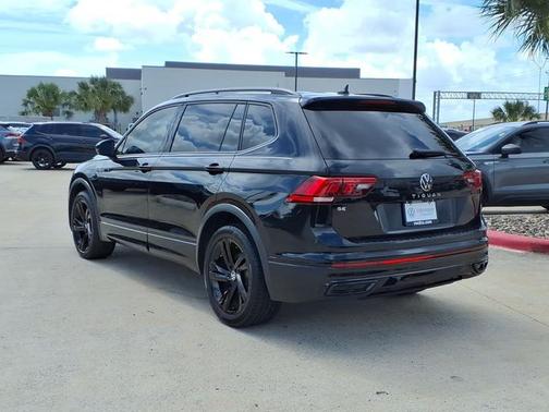 Deep Black Pearl Effect 2023 Volkswagen Tiguan 2.0T SE R-Line Black