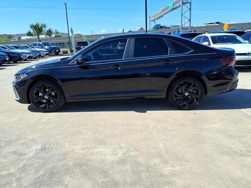 Black Pearl 2026 Volkswagen Jetta 1.5T SE