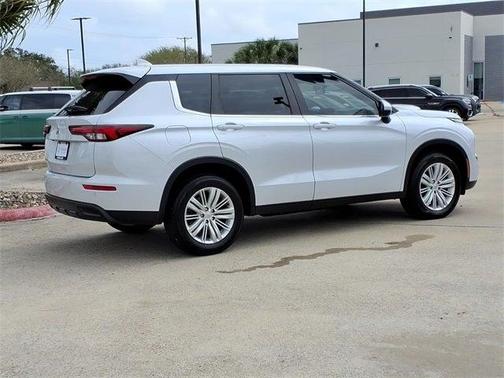 2022 Mitsubishi Outlander ES