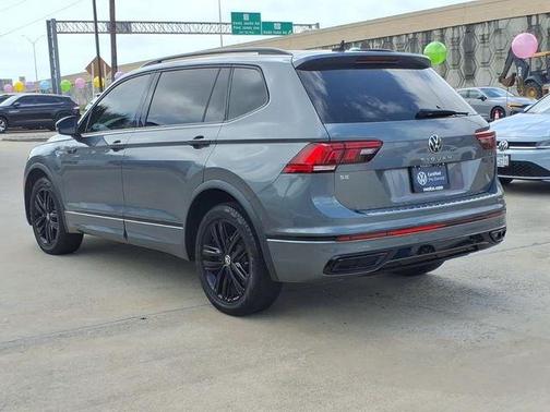 Platinum Gray Metallic 2022 Volkswagen Tiguan 2.0T SE R-Line Black