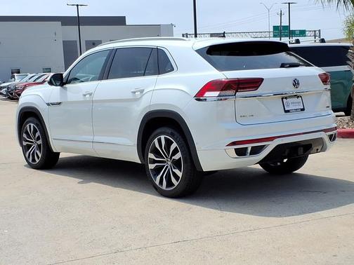 Oryx White Pearl Effect 2022 Volkswagen Atlas Cross Sport 3.6 V6 SEL Premium R-Line