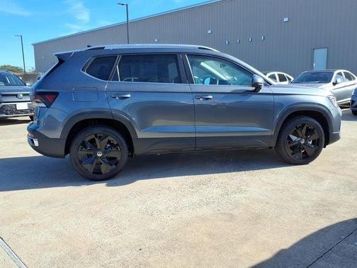 Platinum Gray Metallic 2026 Volkswagen Taos 1.5T SE