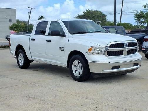 Bright White Clearcoat 2023 RAM 1500 Classic SLT