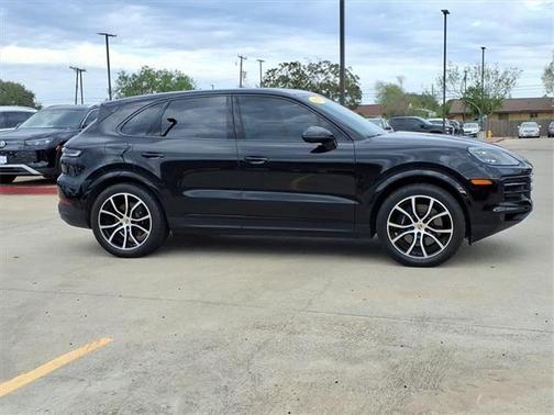 2024 Porsche Cayenne Base