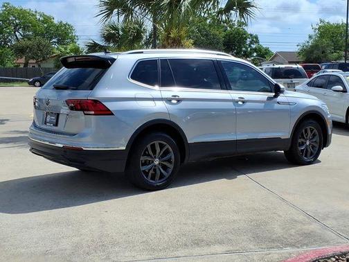 Pyrite Silver Metallic 2023 Volkswagen Tiguan 2.0T SE