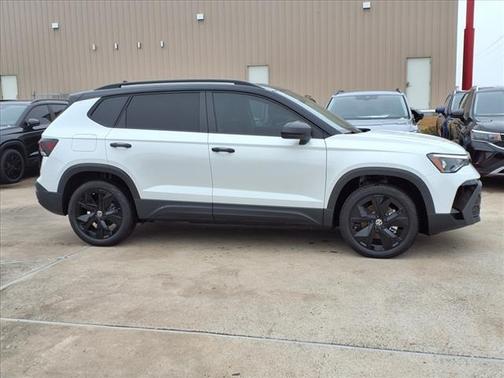 2025 Volkswagen Taos 1.5T SE Black