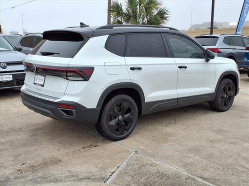 2025 Volkswagen Taos 1.5T SE Black