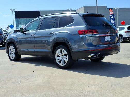 Platinum Gray Metallic 2023 Volkswagen Atlas 2.0T SE w/ Technology