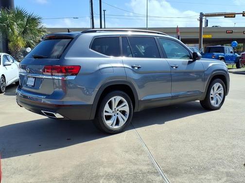 Platinum Gray Metallic 2023 Volkswagen Atlas 2.0T SE w/ Technology
