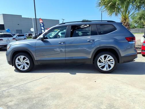 Platinum Gray Metallic 2023 Volkswagen Atlas 2.0T SE w/ Technology