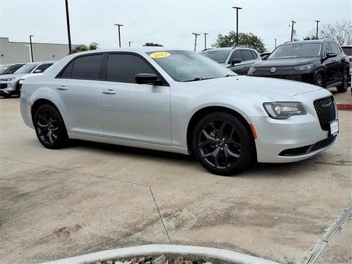 2023 Chrysler 300 Touring
