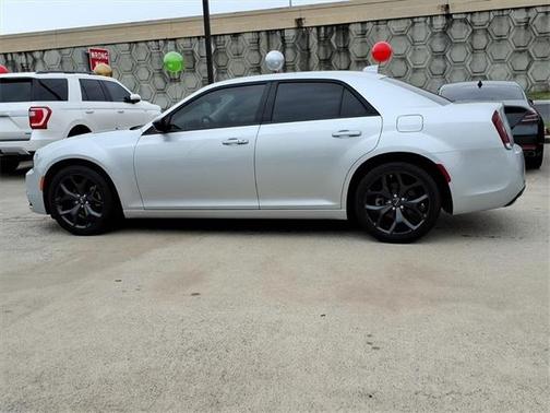 2023 Chrysler 300 Touring