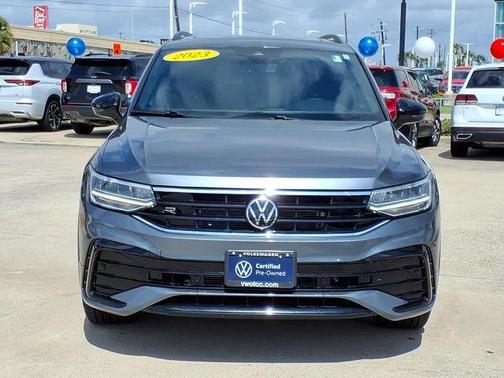 Platinum Gray Metallic 2023 Volkswagen Tiguan 2.0T SE R-Line Black