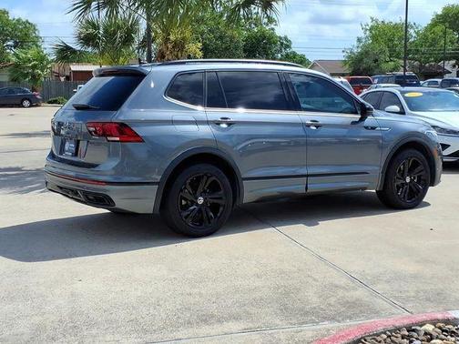 Platinum Gray Metallic 2023 Volkswagen Tiguan 2.0T SE R-Line Black