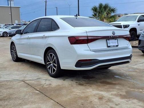 Opal White Pearl Effect 2025 Volkswagen Jetta 1.5T SE