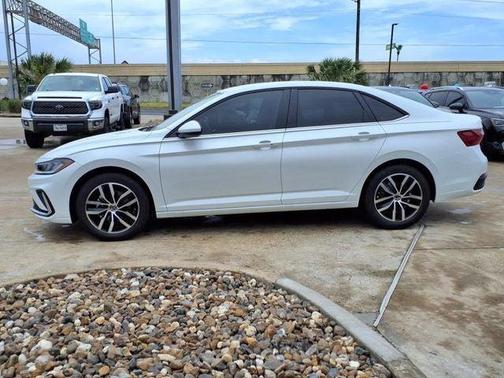 Opal White Pearl Effect 2025 Volkswagen Jetta 1.5T SE