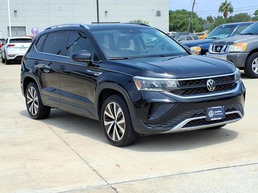 Deep Black Pearl Effect 2024 Volkswagen Taos 1.5T SE