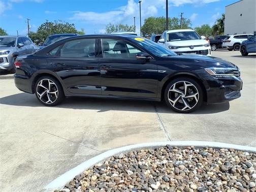 2022 Volkswagen Passat 2.0T R-Line