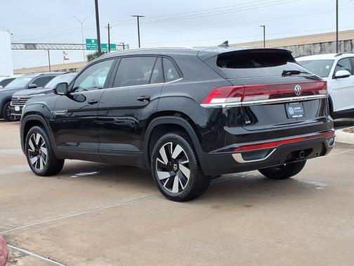 Deep Black Pearl Effect 2024 Volkswagen Atlas Cross Sport 2.0T SE w/ Technology