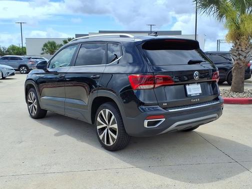 Deep Black Pearl Effect 2022 Volkswagen Taos 1.5T SE