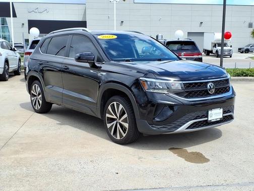 Deep Black Pearl Effect 2022 Volkswagen Taos 1.5T SE