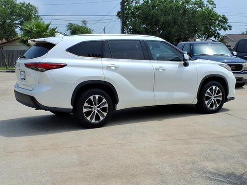Blizzard Pearl 2020 Toyota Highlander XLE