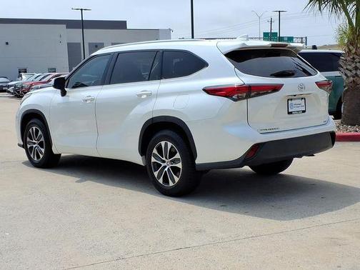 Blizzard Pearl 2020 Toyota Highlander XLE